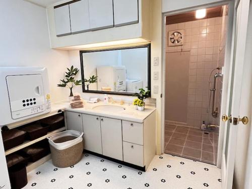 a bathroom with a sink and a shower at トラストメゾン一碧湖 in Ogi