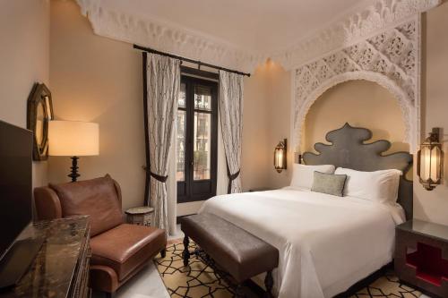 Un ou plusieurs lits dans un hébergement de l'établissement Hotel Alfonso XIII, a Luxury Collection Hotel, Seville