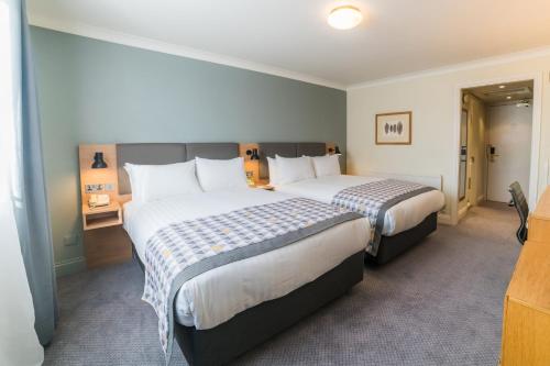 a hotel room with two beds and a tv at Holiday Inn Brentwood by IHG in Brentwood