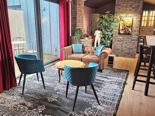 Stylish 53m2 Suite in Paris - Terrace, Balcony, Free Parking & 5mn from Metro