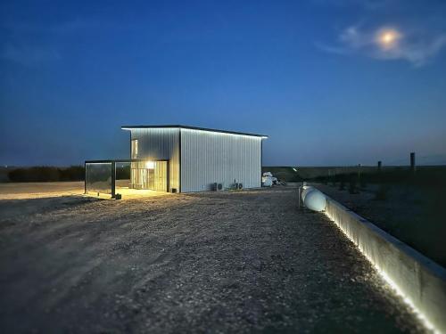 a building in the middle of a dirt road at High Plains Hideaway in Colby