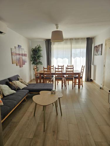 Chambre en colocation fille, proche mer, climatisation