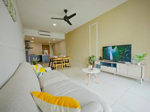 Televisyen dan/atau pusat hiburan di 2BR WIFI, Mid Valley, Mosaic Southkey, 5-7 pax, 7 mins to CIQ