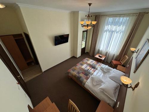 a bedroom with a bed and a living room at Casa Maria Arges in Piteşti