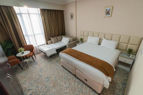 Postel nebo postele na pokoji v ubytování Sur Inn Hotel Apartments صور ان للشقق الفندقية