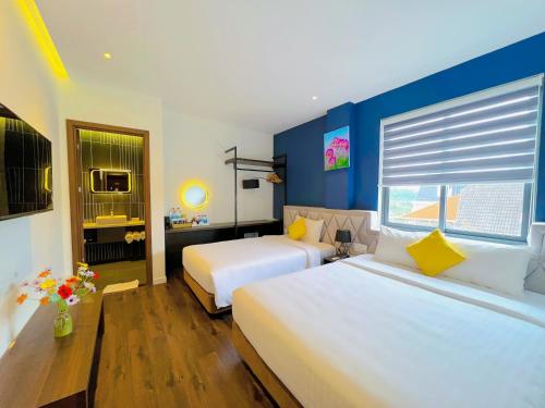 Кровать или кровати в номере Stillus Boutique Hotel Dalat