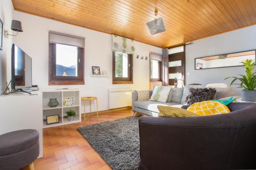 Mountainside Apartment with views over Morzine