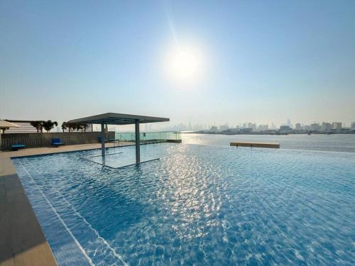 Piscina a FIRST CLASS 1BR Urban Chic Oasis o a prop