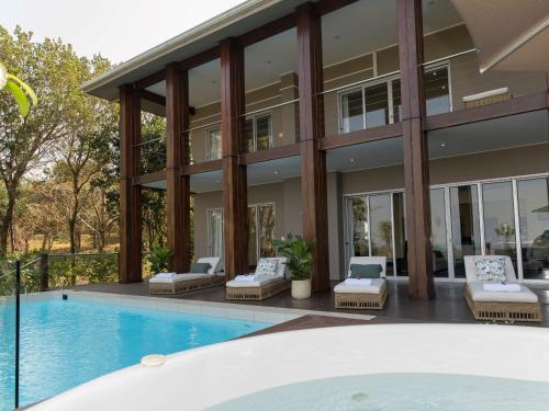Bazén v ubytování Luxury Villa Umdoni - Eden Rock Luxury Estate, Pennington nebo v jeho okolí