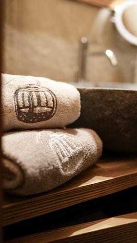 a stack of towels sitting on a shelf at Alpine Suite - Cervinia in Breuil-Cervinia