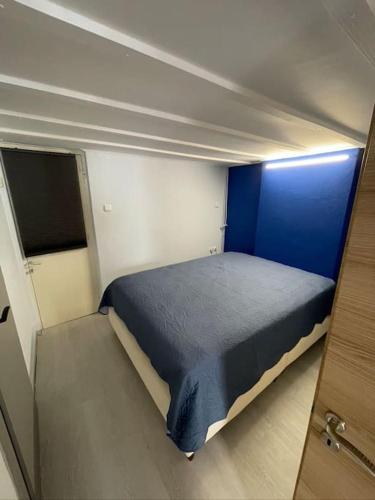 Comfy apartment with low ceiling attic