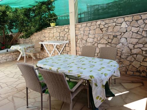 Apartment in Povlja with terrace, air conditioning, WiFi 4991-1