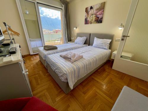 Kalamata.House - Sunny and modern apartment with view!
