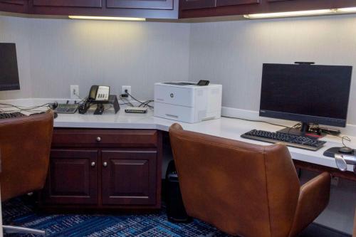 an office with a desk with a computer and a printer at Hampton Inn & Suites Riverton in Riverton