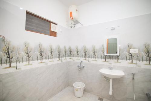 Ένα μπάνιο στο Sk Grand Villa, Heritage Inn