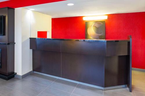 a bar in a room with a red wall at Comfort Inn Magnetic Hill in Moncton
