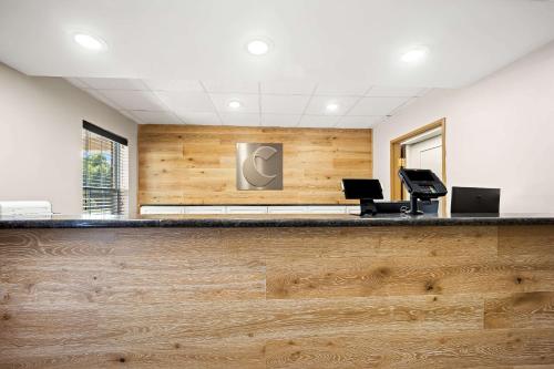 an office with a reception desk with two chairs at Comfort Inn & Suites High Point - Archdale in Archdale