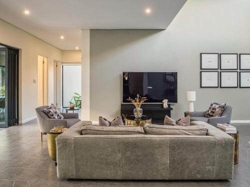 Χώρος καθιστικού στο Eden Rock Luxury Villas, Pennington