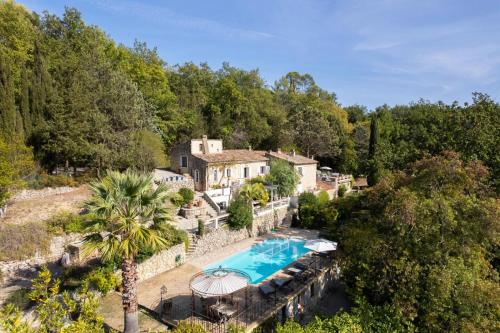 Magnifique villa \"ALMA\" en pierres avec sa grande piscine au milieu de la nature PROVENCE
