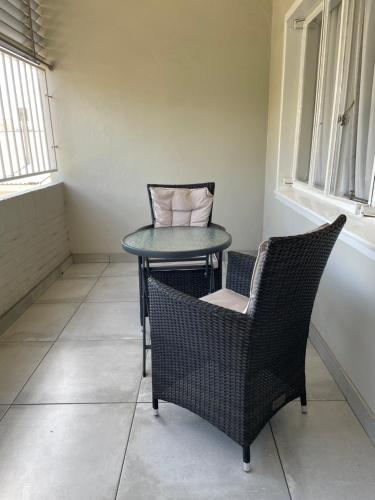 Ruang duduk di Stern self catering apartments