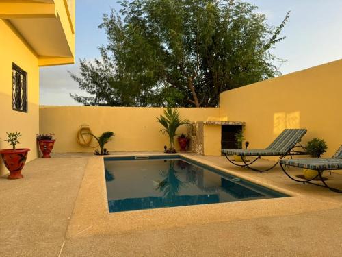 Πισίνα στο ή κοντά στο Villa à Malicounda 3 chambres, piscine, calme et confort à 10 min de Saly