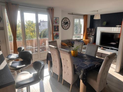 Gallery image of Spacieux T2 / verdure à Paris en 15min in Rueil-Malmaison