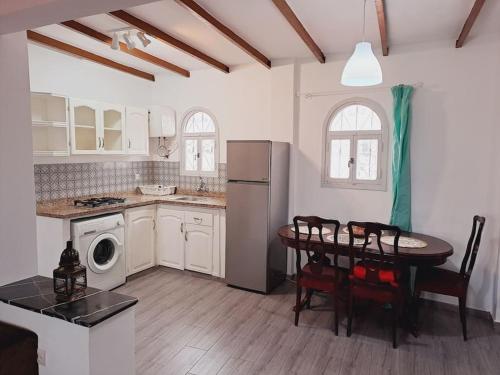 a kitchen with a table and a refrigerator at Apartamento Esmeralda en Azotea in Tetouan