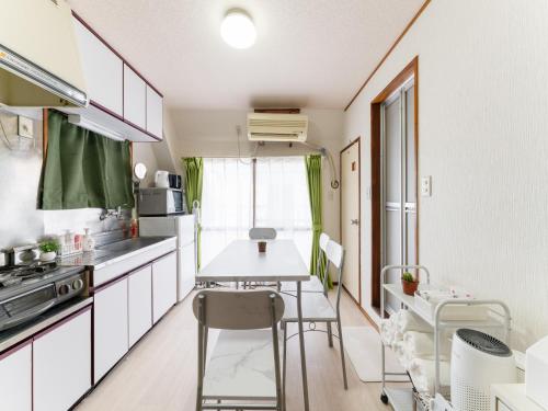 Η κουζίνα ή μικρή κουζίνα στο Kosuge Sta 6min walk Ueno Sta 10min Switch