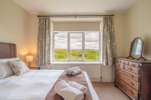 Katil atau katil-katil dalam bilik di Langton Beck - Views of Appleby Golf Course