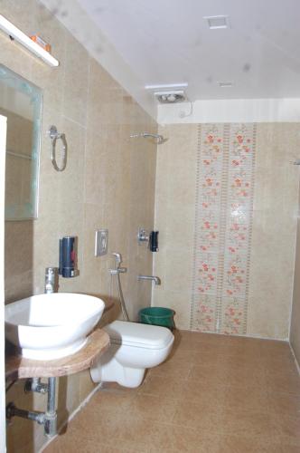 Bany a Hotel satyam inn