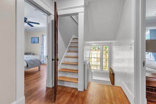 Postel nebo postele na pokoji v ubytování Cozy Trotter home