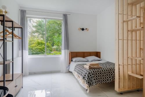 Modern apartment next Arc de Triomphe