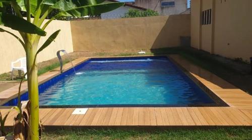 a large swimming pool on a wooden deck at Casa Rose Roraima · Casa em Boa Vista com piscina, ar condicionado in Boa Vista