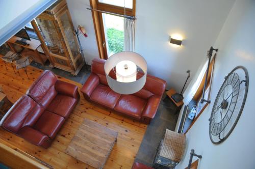 an overhead view of a living room with a leather couch at A côté de l'Epicerie in Bonsin