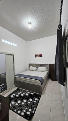a bedroom with a bed in a room at Ghania homestay syariah meulaboh in Meulaboh