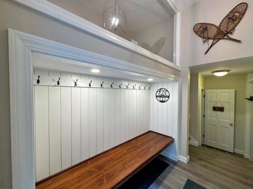 Fotografie z fotogalerie ubytování R1 Renovated Bretton Woods Slopeside townhome in the heart of the White Mountains v destinaci Carroll