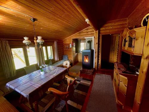 TV a/nebo společenská místnost v ubytování Tiroler Blockhaus