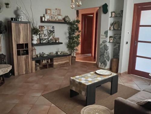 a living room with a couch and a table at La Casa del Vagabondo in Belvedere