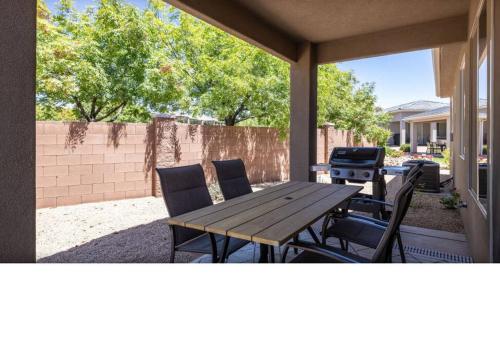 ワシントンにあるSpacious 5 bedroom house with pool access!のギャラリーの写真
