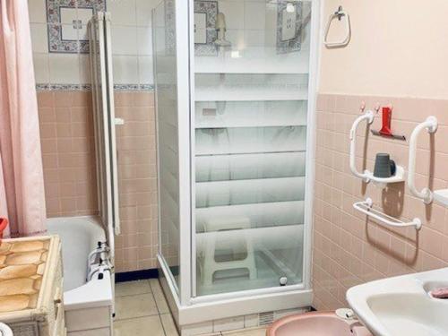 a bathroom with a shower and a toilet and a sink at Charmant F2 avec Garage, Terrasse et Véranda, à 500m du Centre et 600m des Cures à Amélie-les-Bains - FR-1-703-131 in Amélie-les-Bains-Palalda
