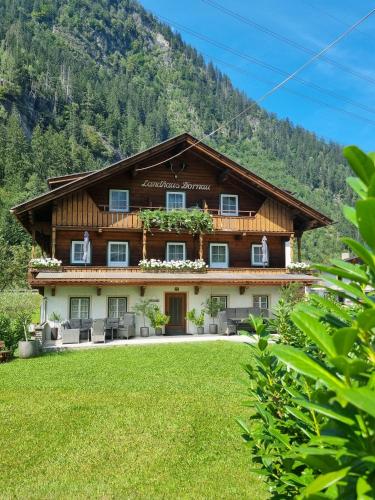 LANDHAUS DORNAU Apartments