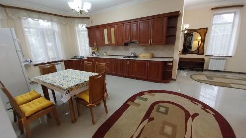 Kuchyň nebo kuchyňský kout v ubytování Вилла в Ереване