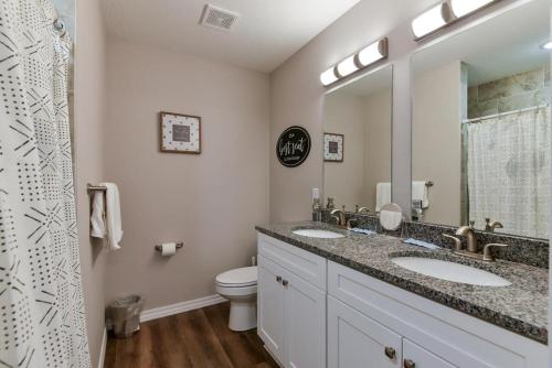 a bathroom with two sinks and a toilet at Mystic Cove Condo - Pool - Perfect location in Branson