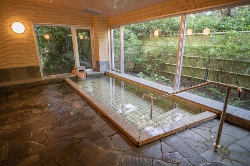 Imagen de la galería de arts-inn アーツイン 伊豆高原天然温泉旅馆 艺家, en Ito