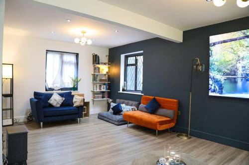 Μια τηλεόραση ή/και κέντρο ψυχαγωγίας στο Shreem Homes