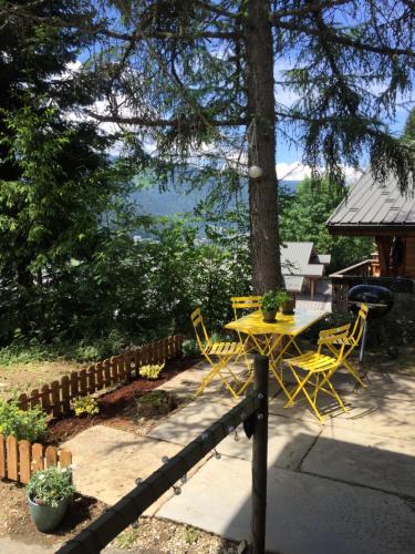 Mountainside Apartment with views over Morzine