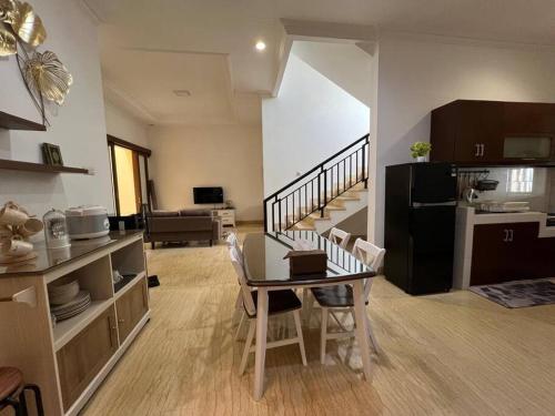 Kuchyň nebo kuchyňský kout v ubytování Durti Indah Homestay