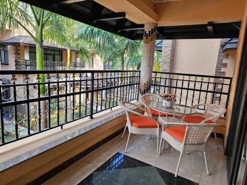 a balcony with a table and chairs on a balcony at Blue Rawal in Bain Boeuf