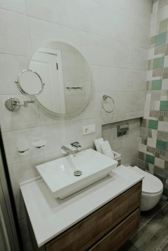 Koupelna v ubytování Skyline Luxury Suites