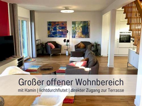 a living room with a couch and a tv at Ferienhaus Kalea in Userin